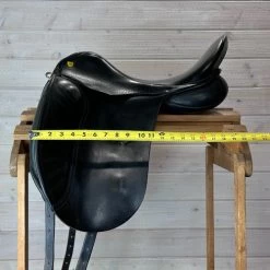 Used Revere Dressage Saddle 17.5/M 16 Used Revere Dressage Saddle 17.5/M -Western Tack Outlet Store 322 Flap Width 98472.1684363619