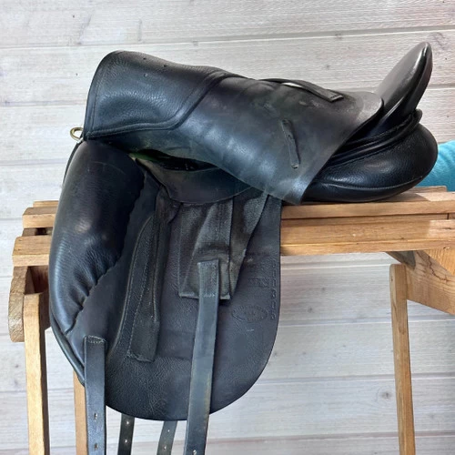 Used Revere Dressage Saddle 17.5/M 9 Used Revere Dressage Saddle 17.5/M - Image 9