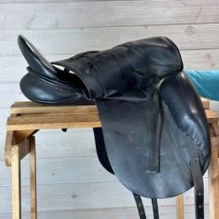 Used Revere Dressage Saddle 17.5/M 14 Used Revere Dressage Saddle 17.5/M -Western Tack Outlet Store 322 R Flap 10381.1684363643
