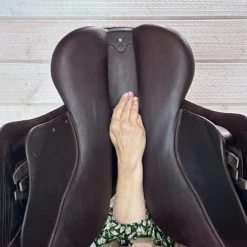 Used CWD 2GS Close Contact Saddle 18/M -Western Tack Outlet Store 333 Channel Measurement 95481.1687462084